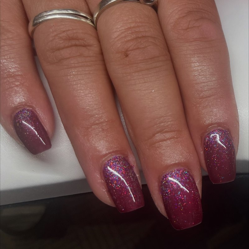 Mauve glitter gel nails